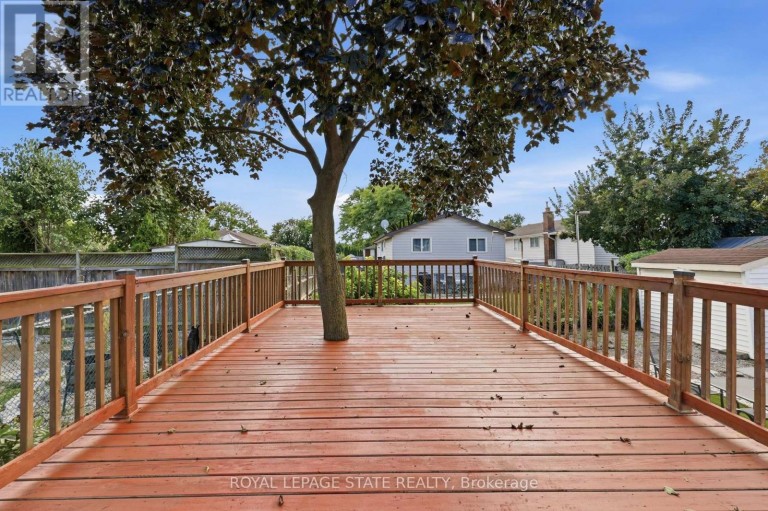 63 FOLKESTONE AVENUE, Hamilton (Lawfield), Ontario, L8V4N1