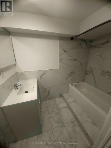 3324 STRABANE DRIVE, Mississauga (Erindale), Ontario, L5C1W7