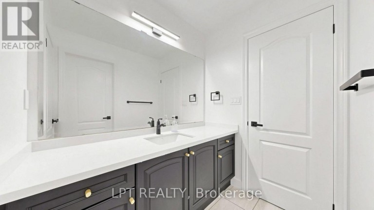 4 PLENTYWOOD DRIVE, Brampton (Bram West), Ontario, L6Y0V2