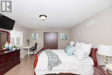 UPPER - 6045 ERNEST CRESCENT Niagara Falls (Forestview) Ontario photo 5