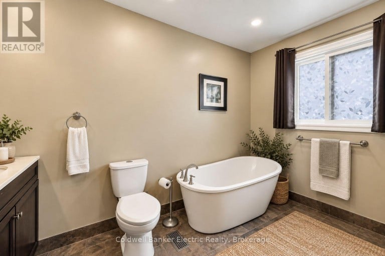 40 STEPHEN AVENUE, Clarington (Courtice), Ontario, L1E1Z1