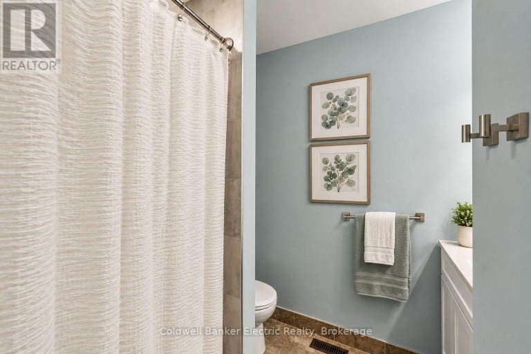 40 STEPHEN AVENUE, Clarington (Courtice), Ontario, L1E1Z1