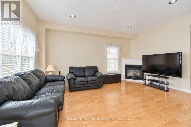 27 AVENIDA STREET, Markham (Middlefield), Ontario, L3S4J4