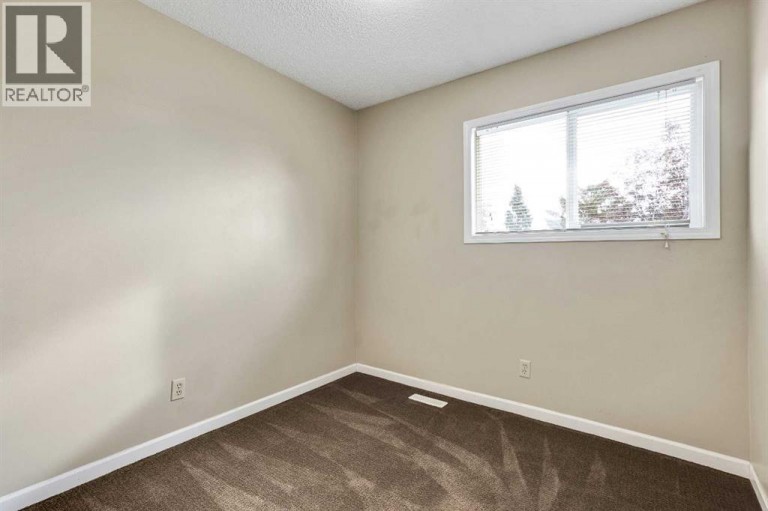 105, 107 Elm Place, Okotoks, Alberta, T1S1J1