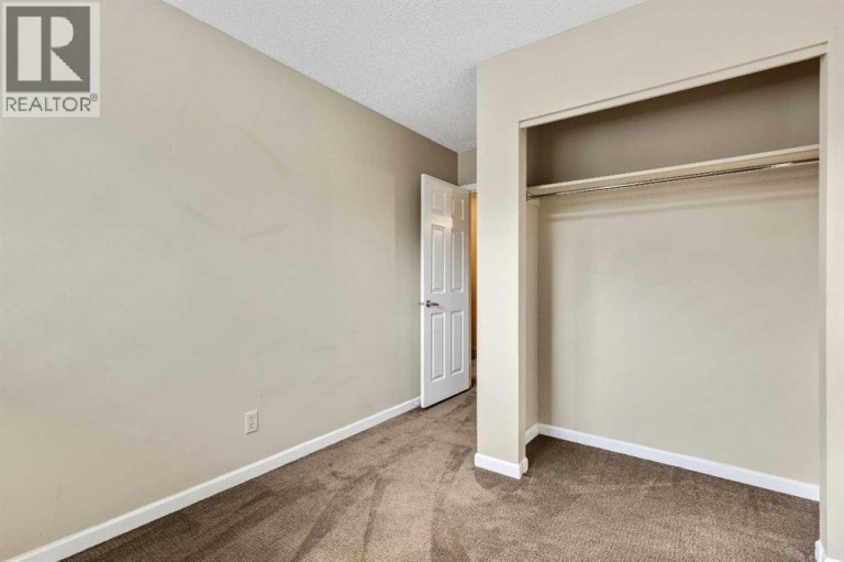 105, 107 Elm Place, Okotoks, Alberta, T1S1J1