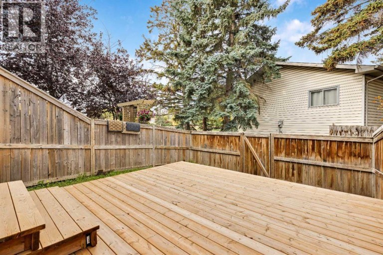 105, 107 Elm Place, Okotoks, Alberta, T1S1J1