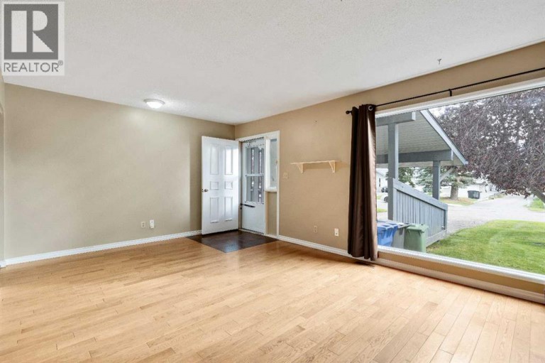 105, 107 Elm Place, Okotoks, Alberta, T1S1J1