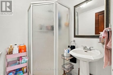 245 BERNARD AVENUE London East (East B) Ontario photo 24
