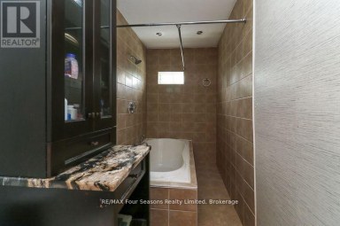 96 LORNE STREET Meaford Ontario photo 24