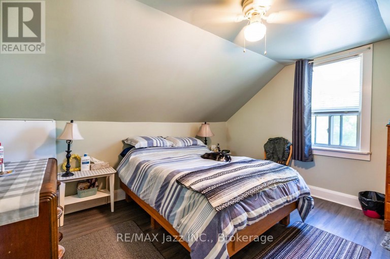 162 COLLEGE AVENUE, Oshawa (Vanier), Ontario, L1J1R4