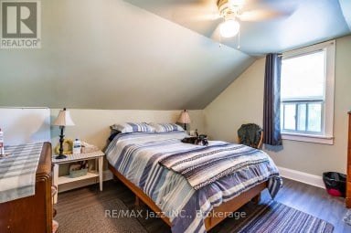 162 COLLEGE AVENUE Oshawa (Vanier) Ontario photo 17
