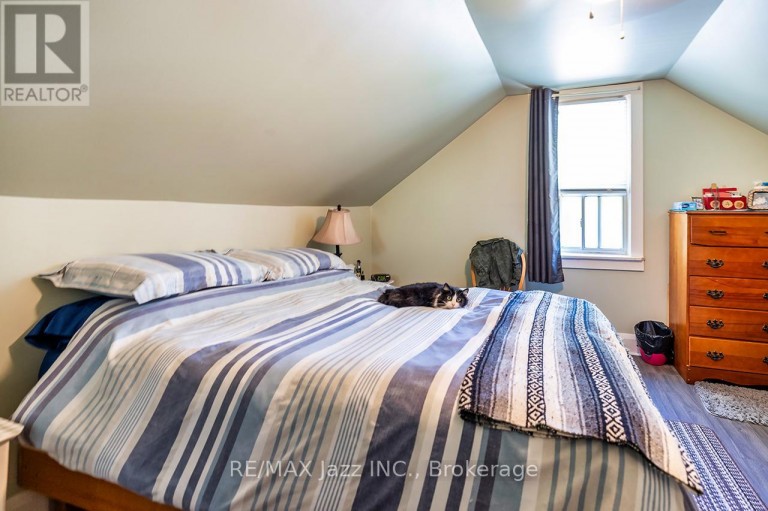 162 COLLEGE AVENUE, Oshawa (Vanier), Ontario, L1J1R4
