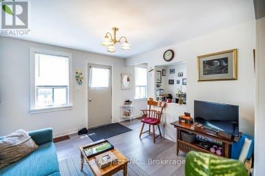 162 COLLEGE AVENUE Oshawa (Vanier) Ontario photo 2