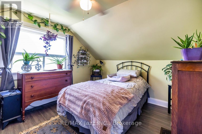 162 COLLEGE AVENUE, Oshawa (Vanier), Ontario, L1J1R4