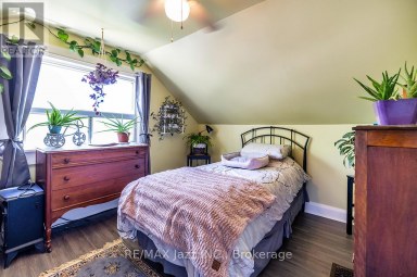 162 COLLEGE AVENUE Oshawa (Vanier) Ontario photo 20