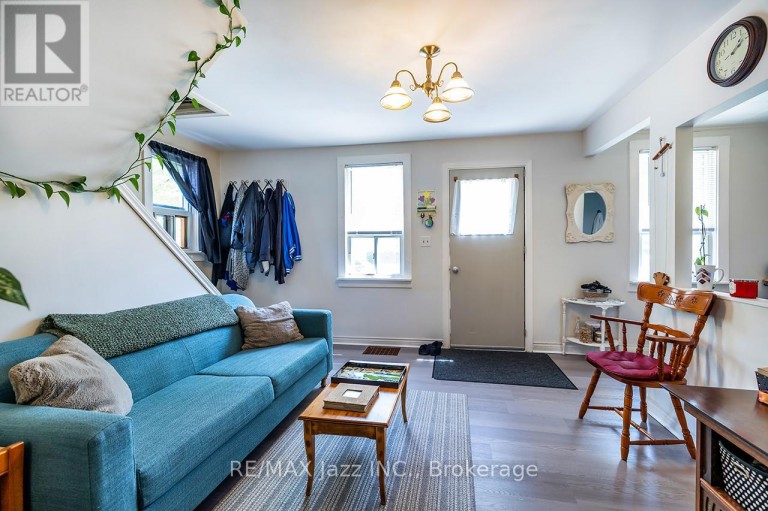 162 COLLEGE AVENUE, Oshawa (Vanier), Ontario, L1J1R4