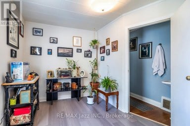 162 COLLEGE AVENUE Oshawa (Vanier) Ontario photo 5
