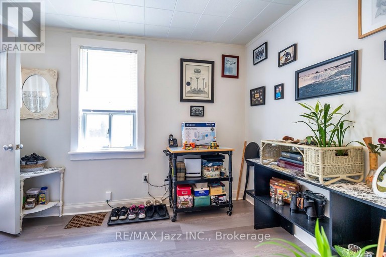 162 COLLEGE AVENUE, Oshawa (Vanier), Ontario, L1J1R4