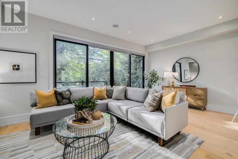 70 BELLEFAIR AVENUE, Toronto (The Beaches), Ontario, M4L3T8