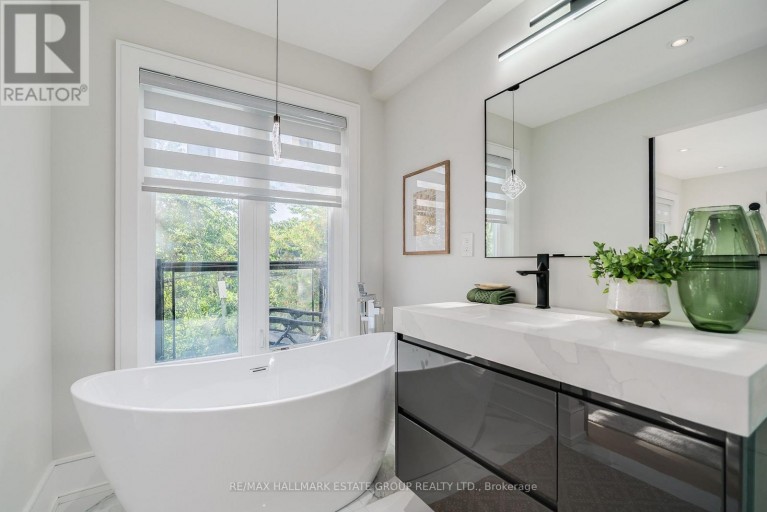 70 BELLEFAIR AVENUE, Toronto (The Beaches), Ontario, M4L3T8