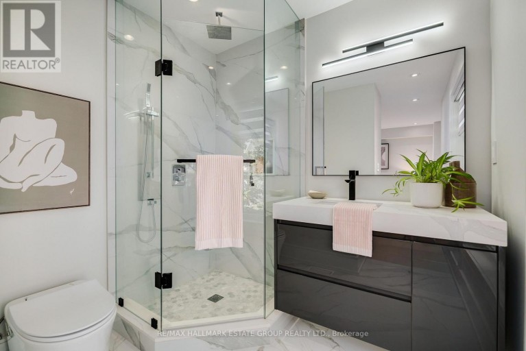 70 BELLEFAIR AVENUE, Toronto (The Beaches), Ontario, M4L3T8