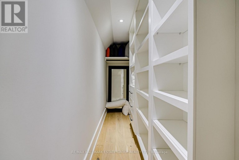 70 BELLEFAIR AVENUE, Toronto (The Beaches), Ontario, M4L3T8