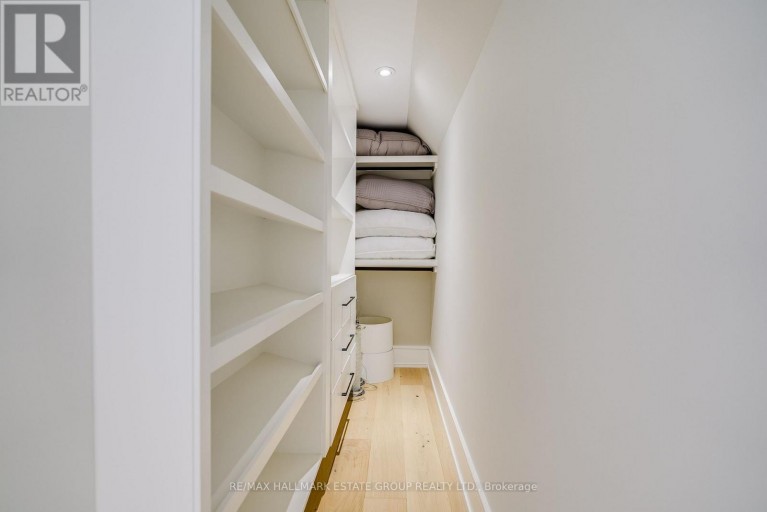 70 BELLEFAIR AVENUE, Toronto (The Beaches), Ontario, M4L3T8
