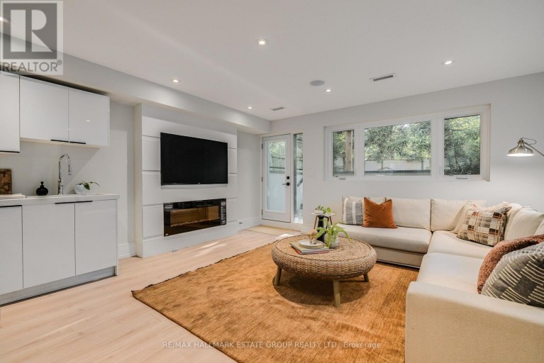 70 BELLEFAIR AVENUE, Toronto (The Beaches), Ontario, M4L3T8