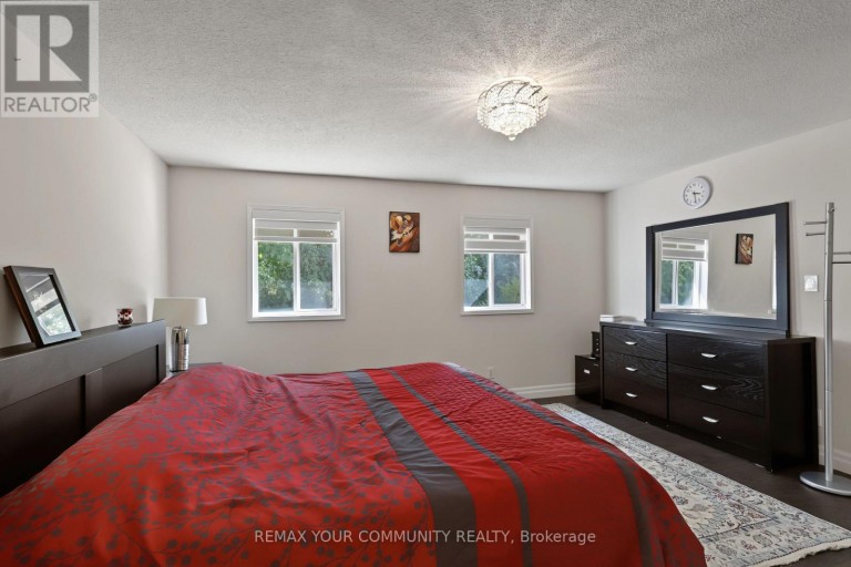 21 ENGLISH OAK DRIVE, Richmond Hill (Oak Ridges), Ontario, L4E3W1