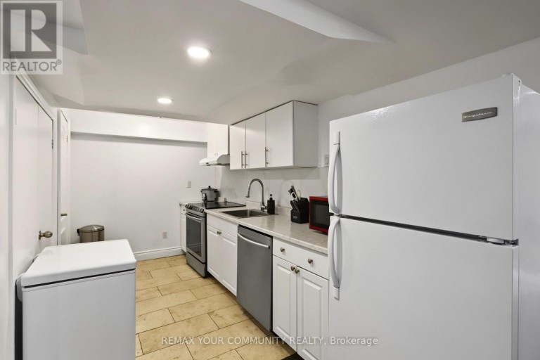 21 ENGLISH OAK DRIVE, Richmond Hill (Oak Ridges), Ontario, L4E3W1