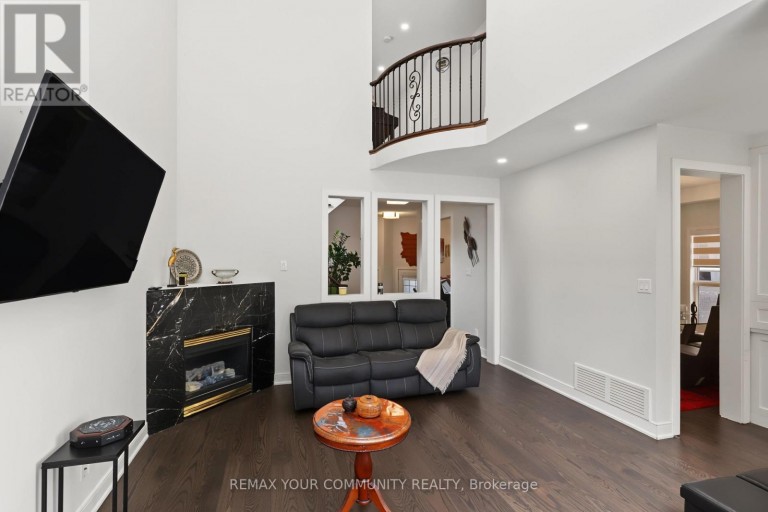 21 ENGLISH OAK DRIVE, Richmond Hill (Oak Ridges), Ontario, L4E3W1