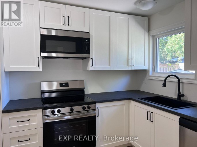 1488 SWANAGE CRESCENT, Mississauga (Clarkson), Ontario, L5J3N8