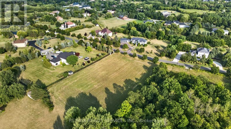 21 BELLINI AVENUE, Brampton (Toronto Gore Rural Estate), Ontario, L6T3Z8