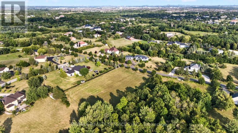 21 BELLINI AVENUE, Brampton (Toronto Gore Rural Estate), Ontario, L6T3Z8