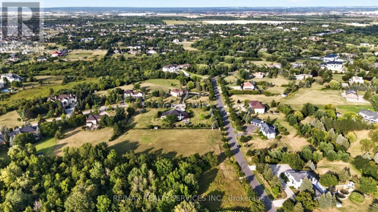 21 BELLINI AVENUE, Brampton (Toronto Gore Rural Estate), Ontario, L6T3Z8