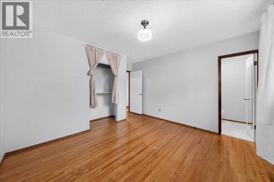 4831 48 Street NW Calgary Alberta photo 14
