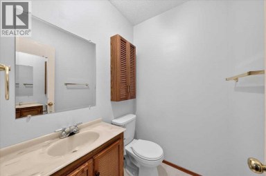 4831 48 Street NW Calgary Alberta photo 15