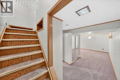 4831 48 Street NW Calgary Alberta photo 20