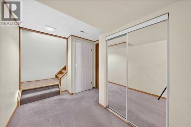 4831 48 Street NW Calgary Alberta photo 21