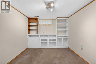4831 48 Street NW Calgary Alberta photo 27