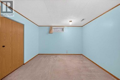 4831 48 Street NW Calgary Alberta photo 30