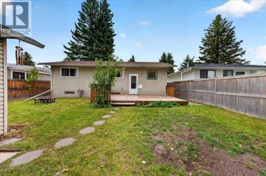 4831 48 Street NW Calgary Alberta photo 33