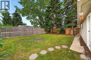 4831 48 Street NW Calgary Alberta photo 35