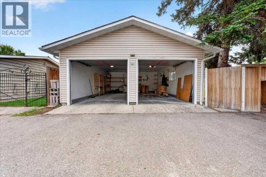 4831 48 Street NW Calgary Alberta photo 37