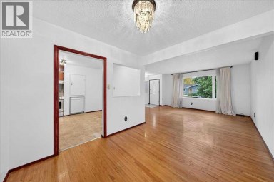 4831 48 Street NW Calgary Alberta photo 5
