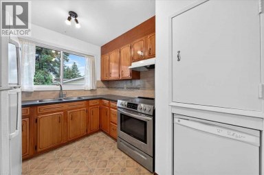 4831 48 Street NW Calgary Alberta photo 7