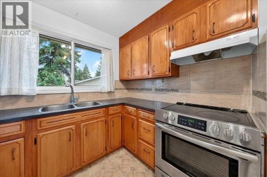4831 48 Street NW Calgary Alberta photo 8