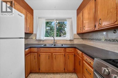 4831 48 Street NW Calgary Alberta photo 9