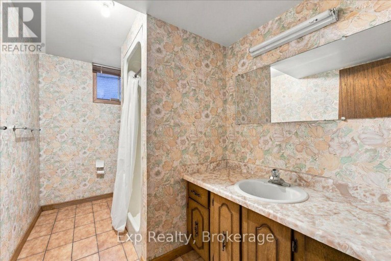 863 WEDGEWOOD COURT, Peterborough (Monaghan Ward 2), Ontario, K9J7T8