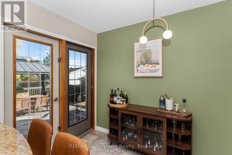 330 MONTCLAIR STREET, Thunder Bay (Current River), Ontario, P7A1M4